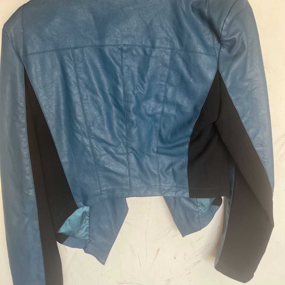 Multiple Jackets - Picture 5 of 16